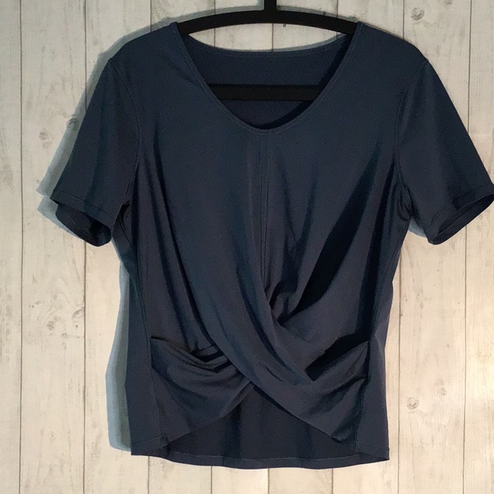 EUC Women’s Lululemon Blue 8 Criss Cross Crop Top